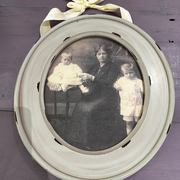 Creative Coop Antique  Large Oval Hanging Frame NWT - Picture 2 of 3